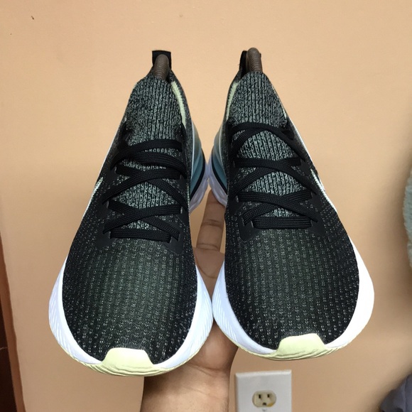 Nike React Infinity Run Flyknit “Black White Barely Volt” - Picture 8 of 15